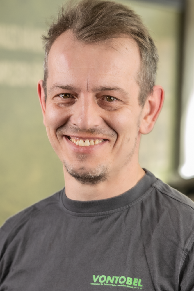 rvontobel_homepage_person_team_mitarbeiter_tomas(4) rvontobel_homepage_person_team_mitarbeiter_tomas(4)